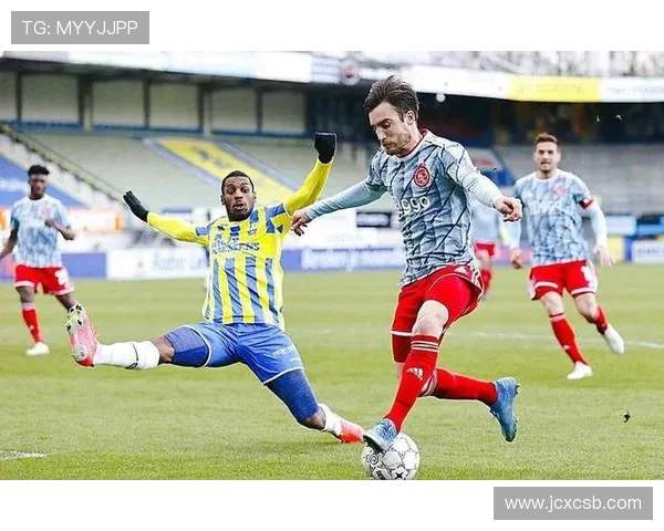 兹x勒与阿尔克马的精彩对决揭示足球战术的较量与团队协作的重要性